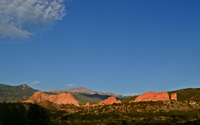 Entrance to Garden of the Gods at dawn